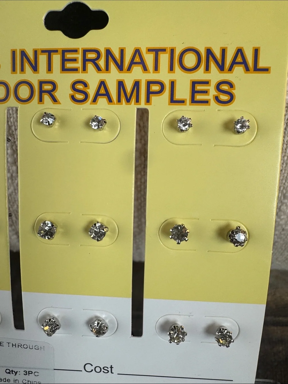 0814- Yellow Display Card with Silver Stud Earrings‎